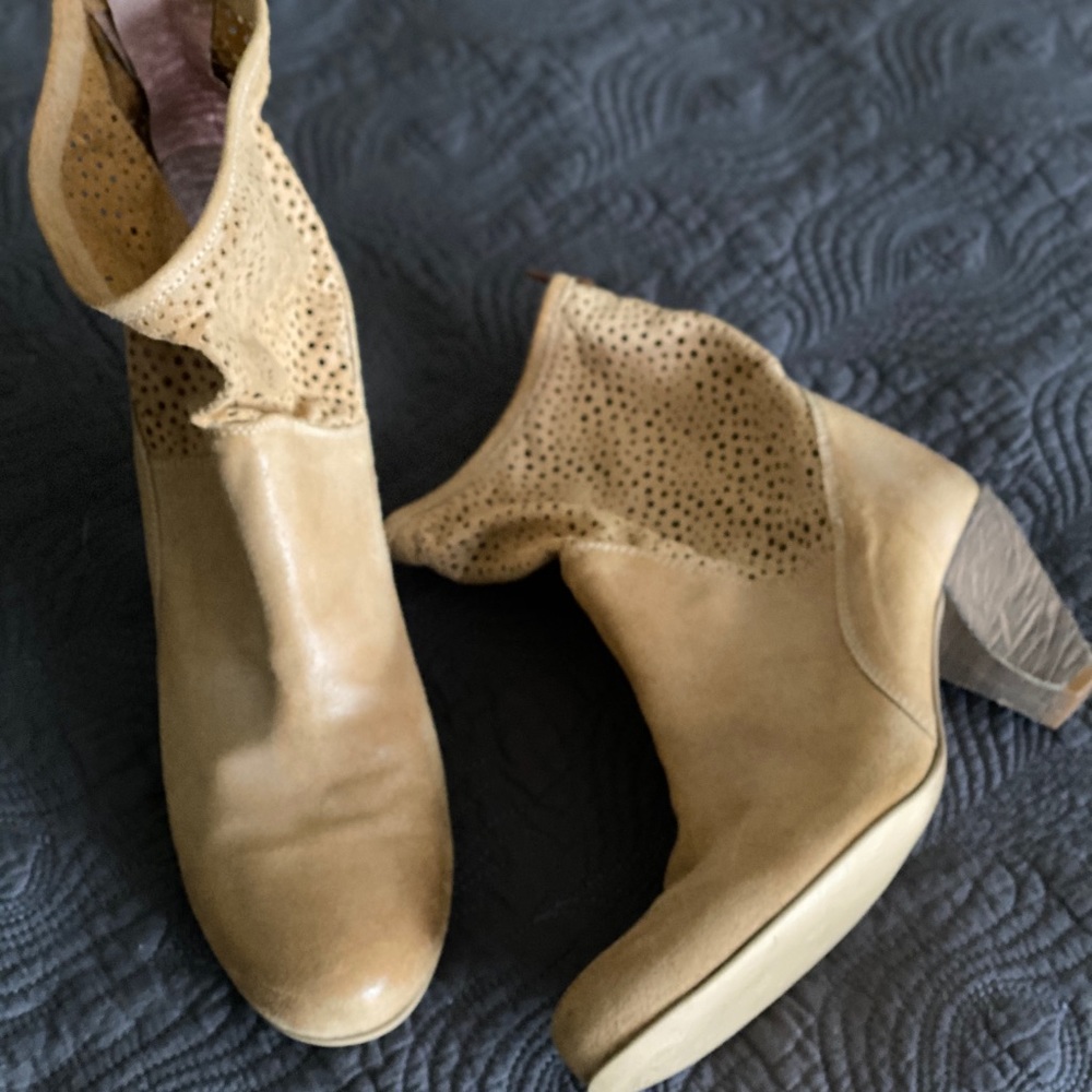 Lola Sabbia For Eric Michael ZIP up Ankle Boots